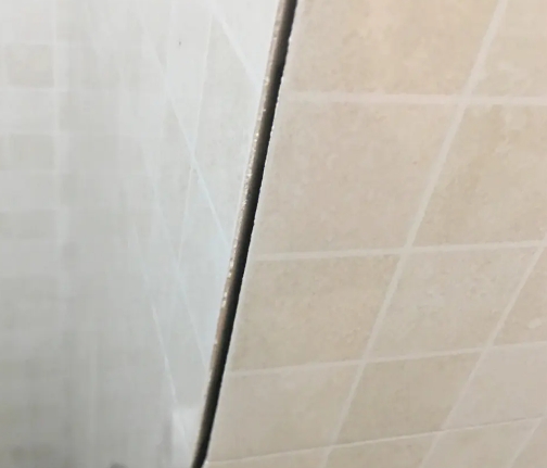 通许瓷砖空鼓维修公司分享阳台瓷砖脱落的修复过程可以分为以下几个步骤