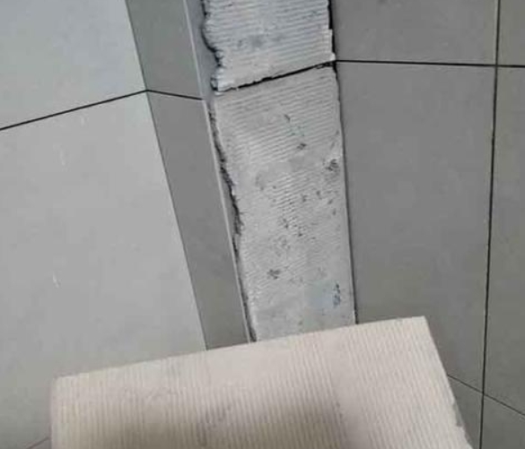 通许瓷砖空鼓维修公司分享下厨房瓷砖脱落的补救措施。